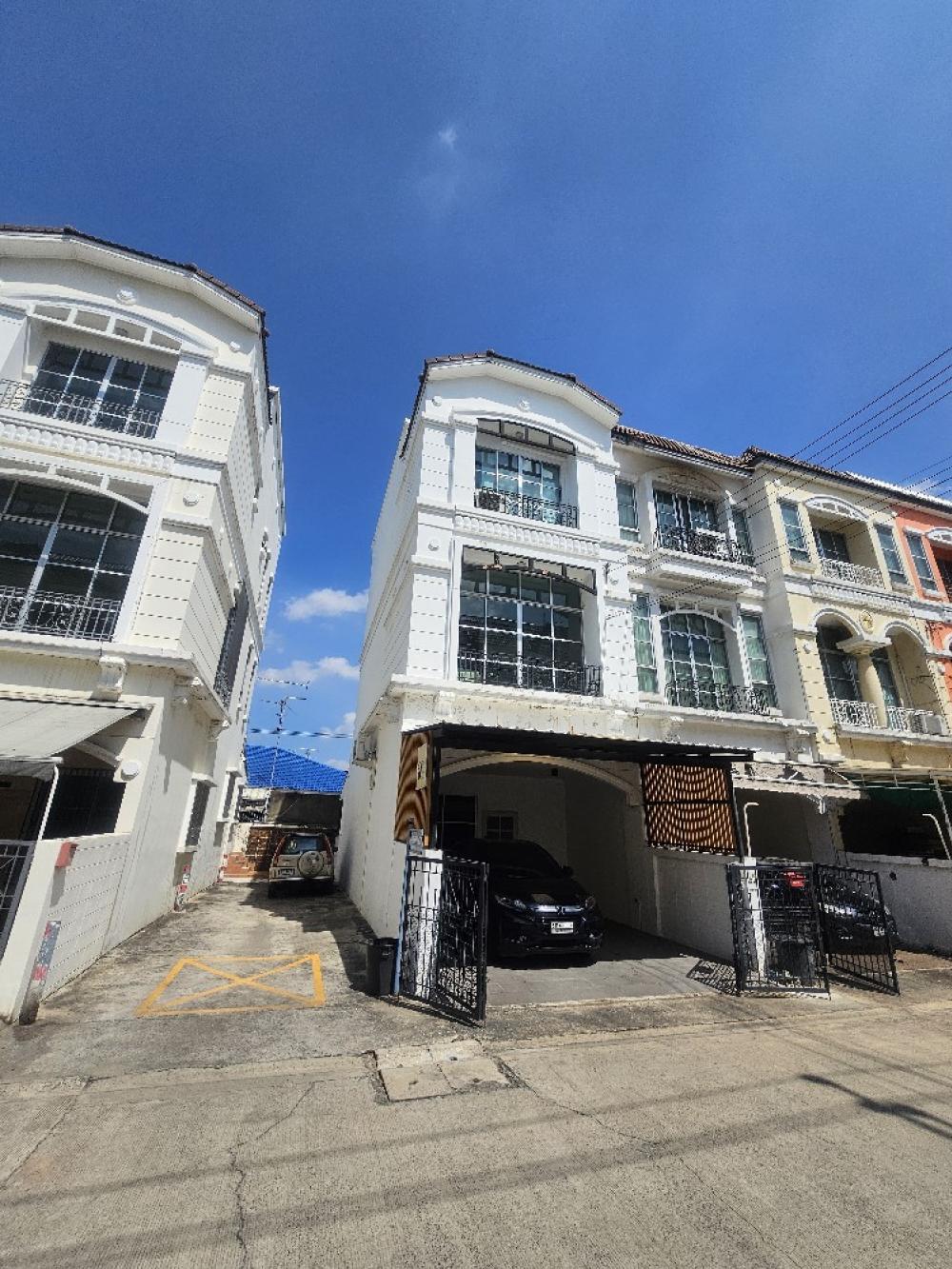 For RentTownhomeChokchai 4, Ladprao 71, Ladprao 48, : ‼️For Rent‼️ Town Home  Baan Klang Muang Lat Phrao-Chokchai 4 (next to the Crime Suppression Division) 😊suitable for an office The location of the house is very easy to find at the beginning of the village.