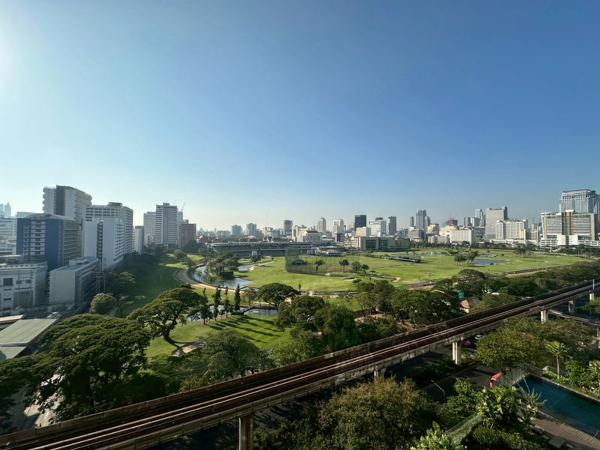 For RentCondoWitthayu, Chidlom, Langsuan, Ploenchit : 🌟Luxury condo for rent next to Lumpini Park at 185 Ratchadamri, 2 bedrooms, fully furnished, wide balcony, beautiful view of The Royal Bangkok Sports Club and Lumpini Park, near BTS Ratchadamri, ready to move in.