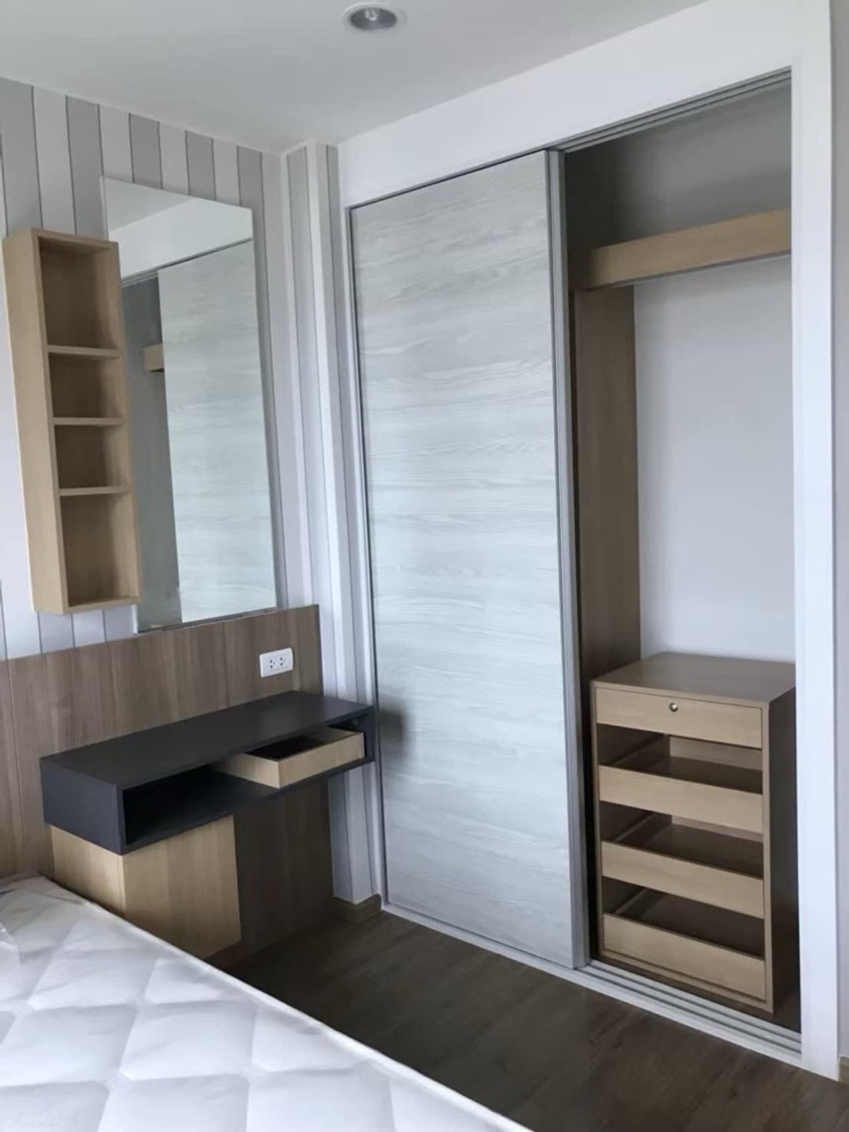 For RentCondoRamkhamhaeng, Hua Mak : For rent: U Delight @ Huamak Station, washing machine included