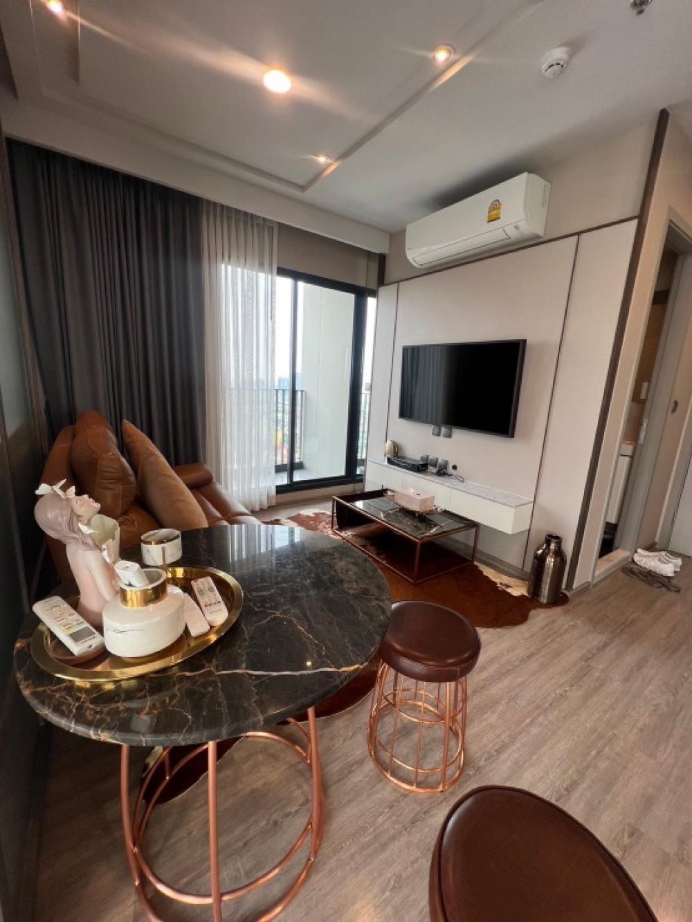 ให้เช่าคอนโดสุขุมวิท อโศก ทองหล่อ : Rhythm Ekkamai 1 bedroom 38sqm for rent only 38,000 per month tel 0816878954 line id 0816878954