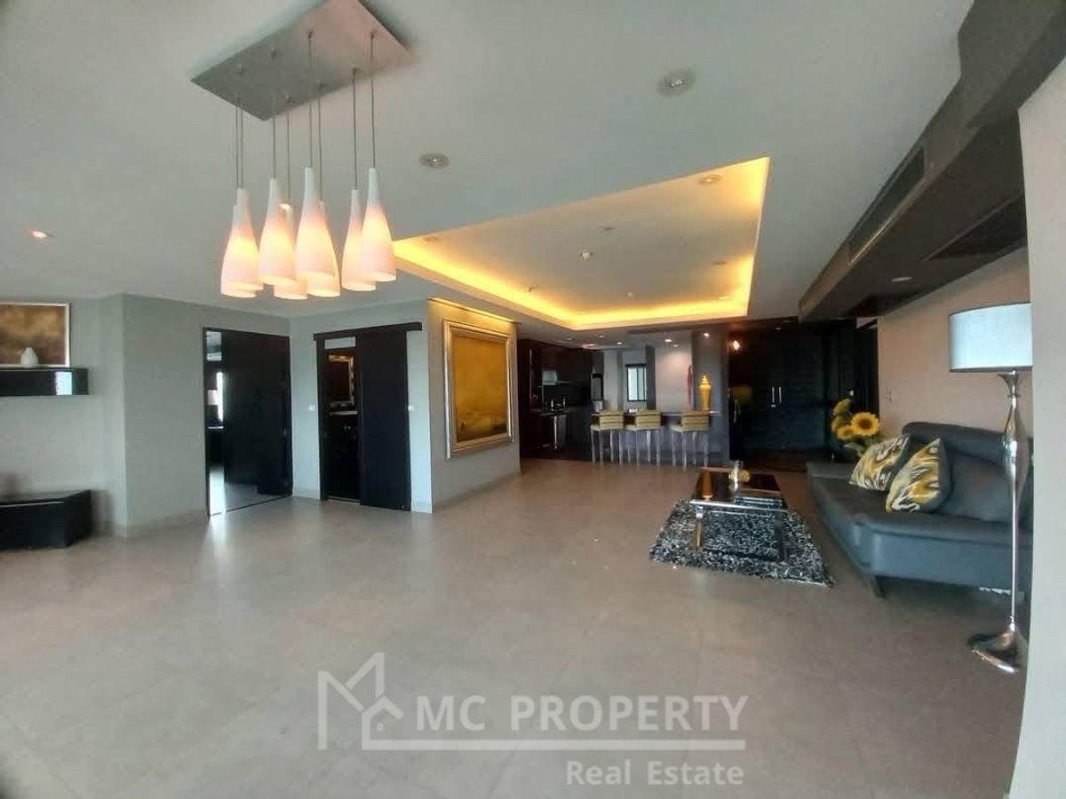 For SaleCondoSathorn, Narathiwat : Sathorn Garden 3 bedroom+maid room 230sqm 30fl++ for sale only 28.5mb please contact 0816878954