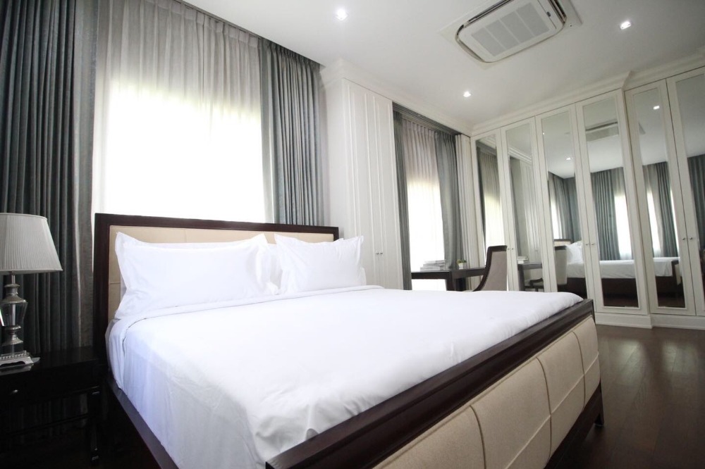 For RentHouseBangna, Bearing, Lasalle : For sale or rent luxury House Narasiri Bangna 4 bedrooms  near Mega Bangna 📞092-4252445 