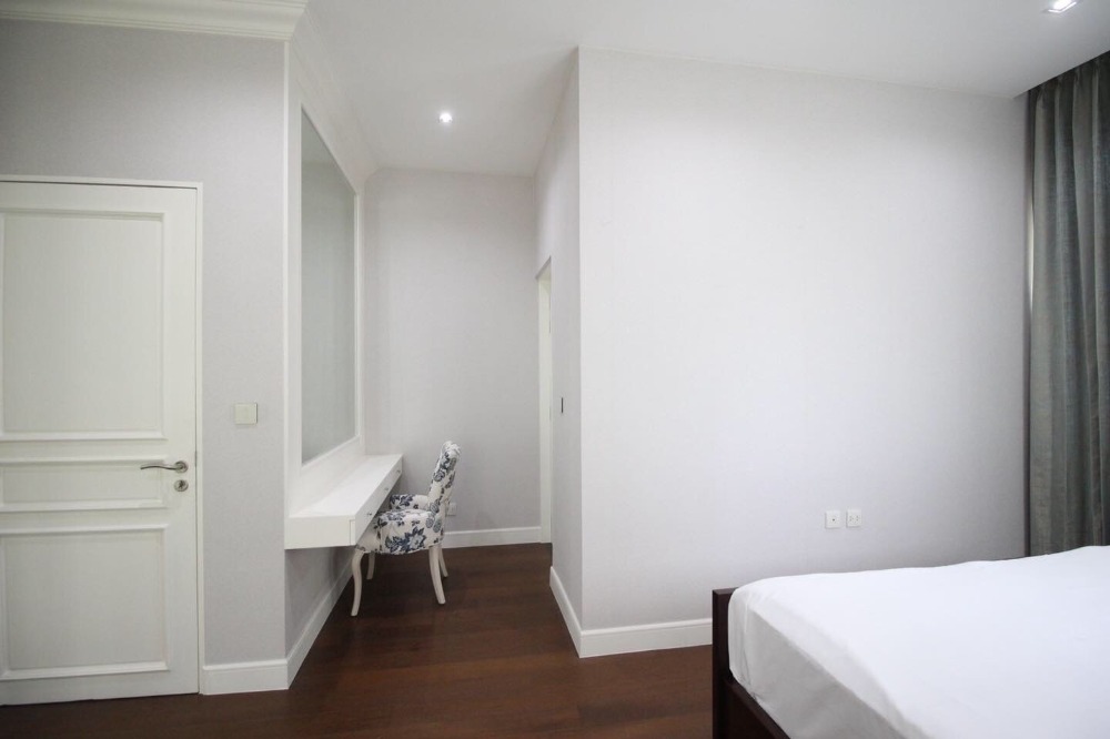 For RentHouseBangna, Bearing, Lasalle : For sale or rent luxury House Narasiri Bangna 4 bedrooms  near Mega Bangna 📞092-4252445 