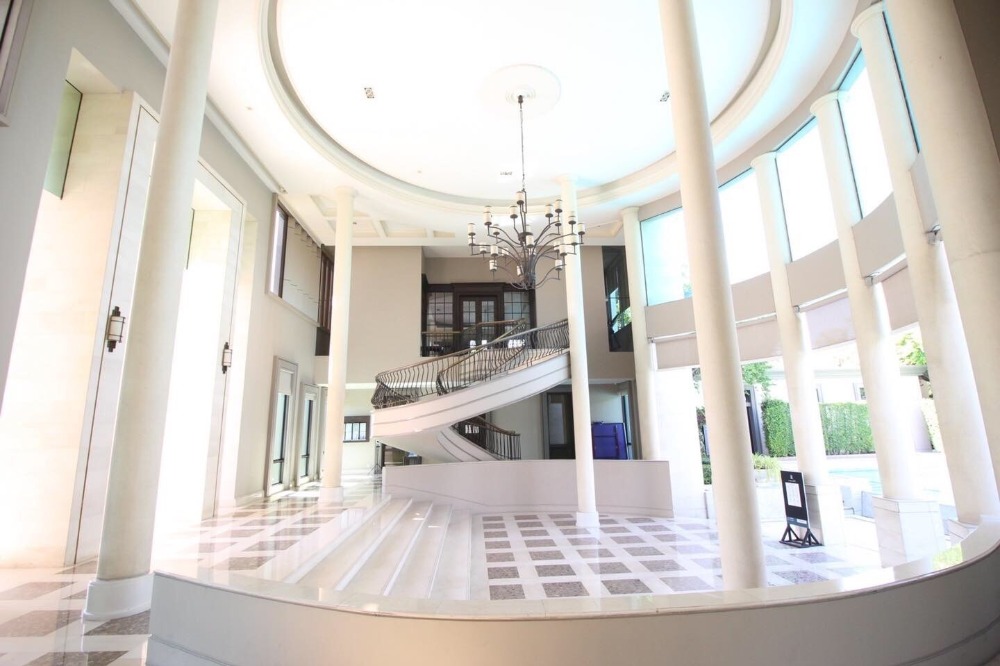 For RentHouseBangna, Bearing, Lasalle : For sale or rent luxury House Narasiri Bangna 4 bedrooms  near Mega Bangna 📞092-4252445 