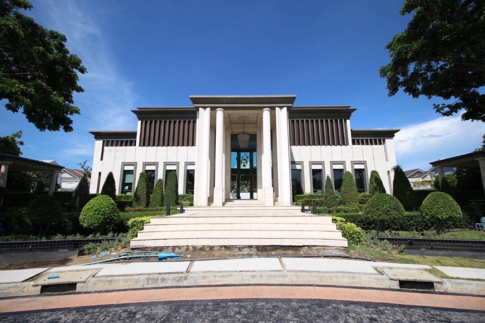 For RentHouseBangna, Bearing, Lasalle : For sale or rent luxury House Narasiri Bangna 4 bedrooms  near Mega Bangna 📞092-4252445 