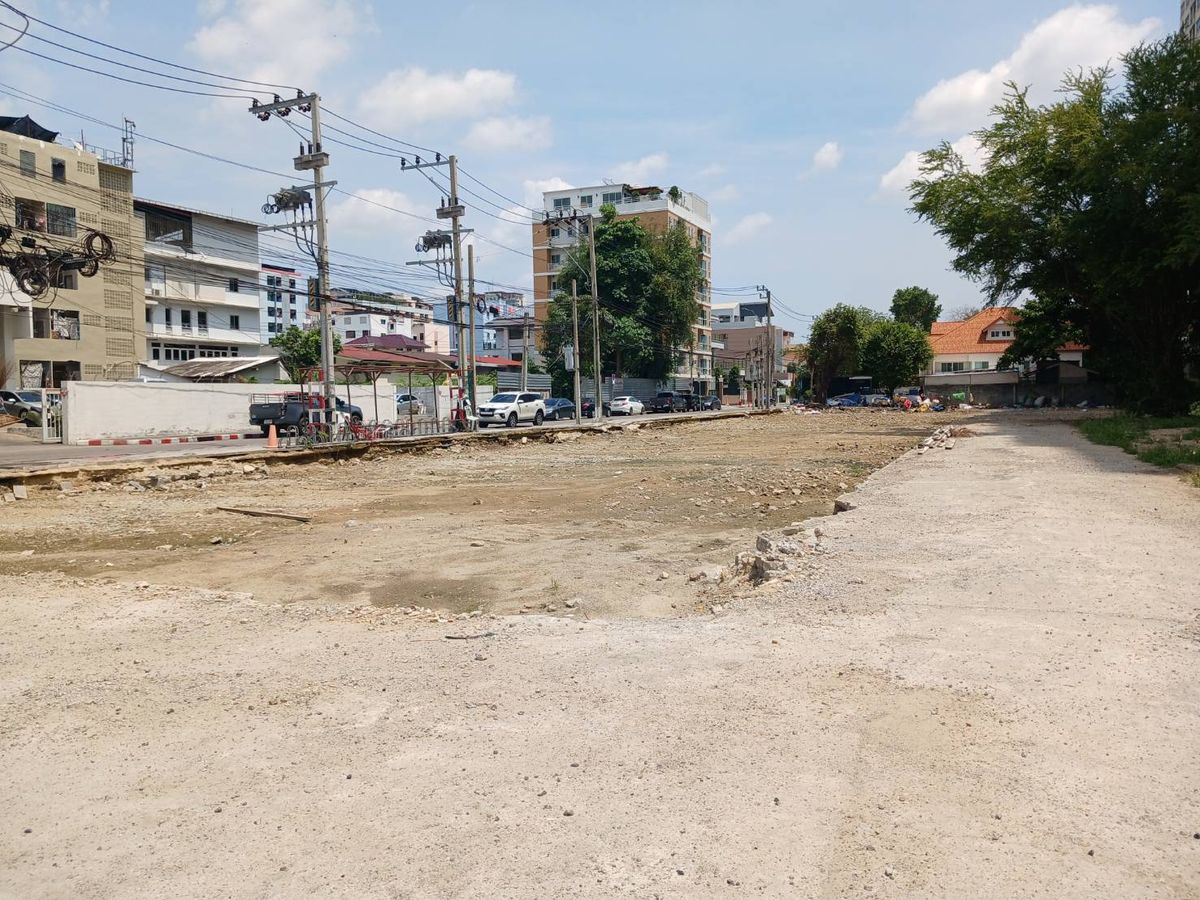 ให้เช่าที่ดินรามคำแหง หัวหมาก : ให้เช่าที่ดินรามคำแหง 46 หน้าถนนใหญ่เนื้อที่ 632 ตรวา.(N.883)