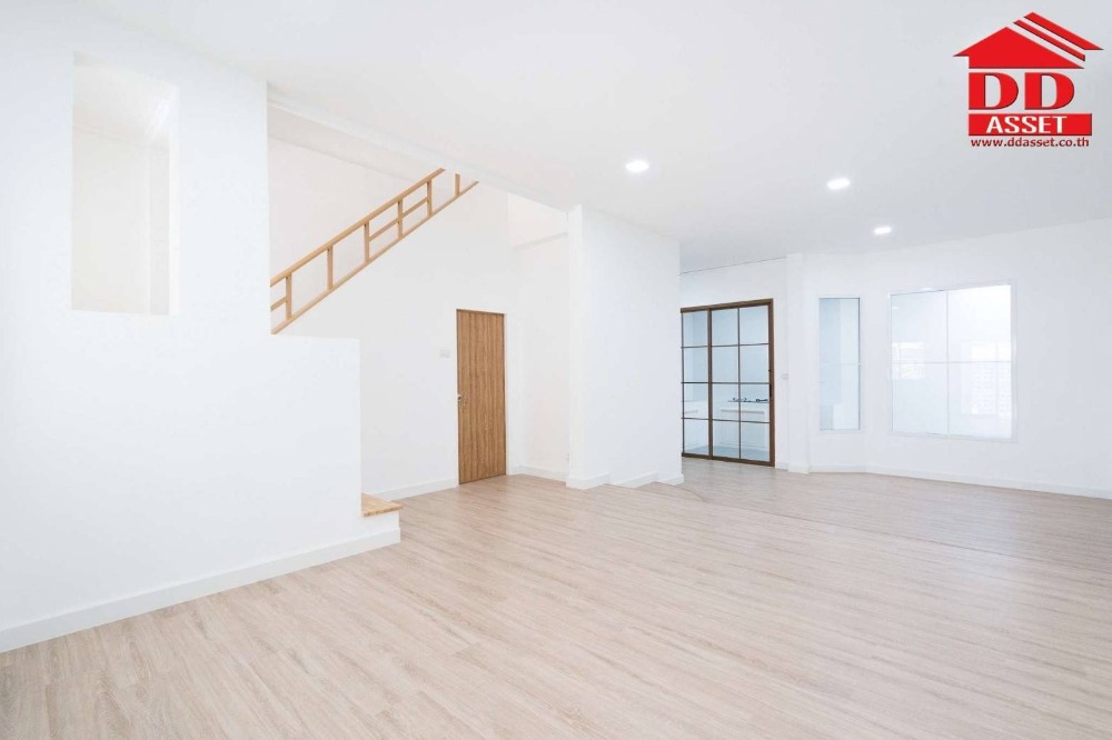 For SaleTownhomeSamut Prakan,Samrong : 2-story townhouse for sale, Lally Ville, Soi Mangkorn-Phraeksa, Samut Prakan, newly renovated, minimalist style, code T8034.