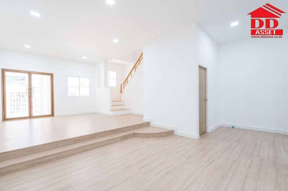 For SaleTownhomeSamut Prakan,Samrong : 2-story townhouse for sale, Lally Ville, Soi Mangkorn-Phraeksa, Samut Prakan, newly renovated, minimalist style, code T8034.