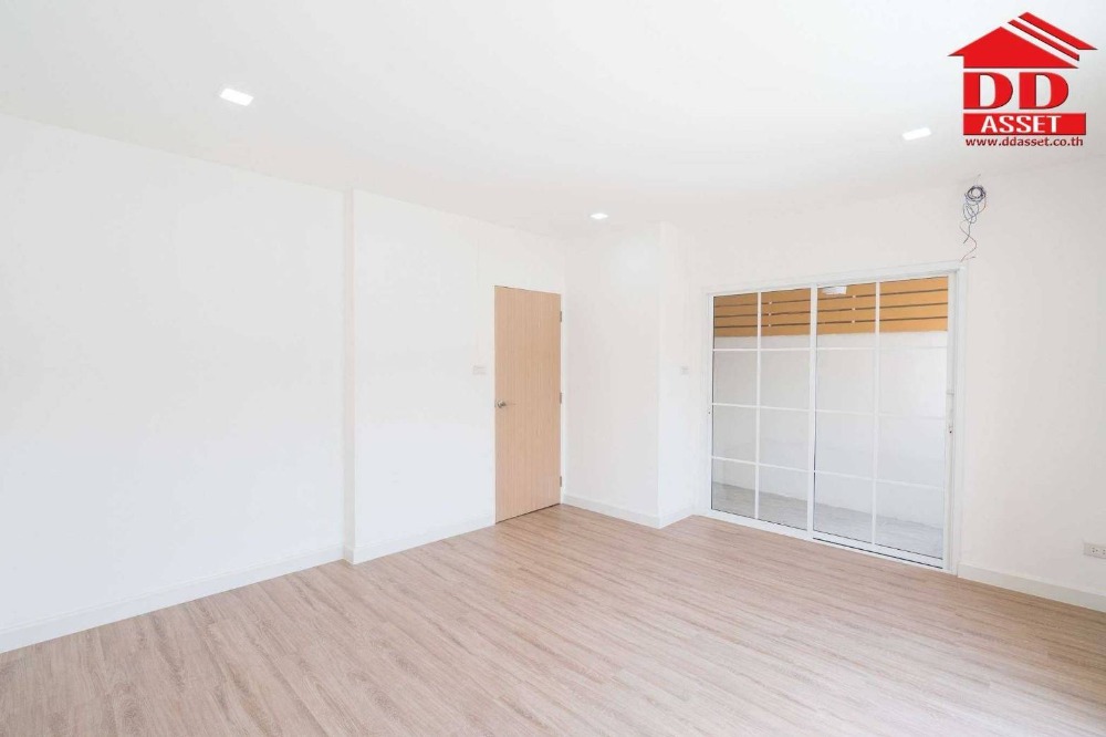 For SaleTownhomeSamut Prakan,Samrong : 2-story townhouse for sale, Lally Ville, Soi Mangkorn-Phraeksa, Samut Prakan, newly renovated, minimalist style, code T8034.