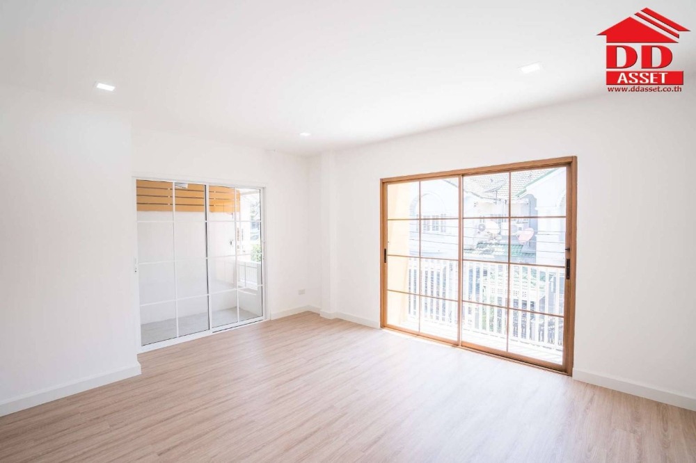 For SaleTownhomeSamut Prakan,Samrong : 2-story townhouse for sale, Lally Ville, Soi Mangkorn-Phraeksa, Samut Prakan, newly renovated, minimalist style, code T8034.
