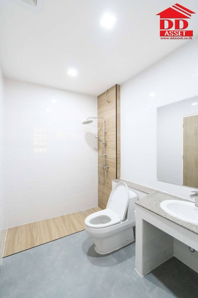 For SaleTownhomeSamut Prakan,Samrong : 2-story townhouse for sale, Lally Ville, Soi Mangkorn-Phraeksa, Samut Prakan, newly renovated, minimalist style, code T8034.