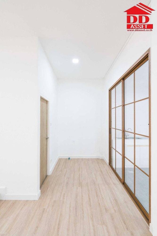 For SaleTownhomeSamut Prakan,Samrong : 2-story townhouse for sale, Lally Ville, Soi Mangkorn-Phraeksa, Samut Prakan, newly renovated, minimalist style, code T8034.