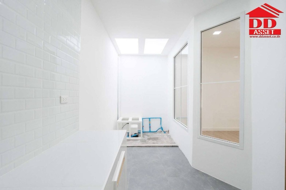 For SaleTownhomeSamut Prakan,Samrong : 2-story townhouse for sale, Lally Ville, Soi Mangkorn-Phraeksa, Samut Prakan, newly renovated, minimalist style, code T8034.