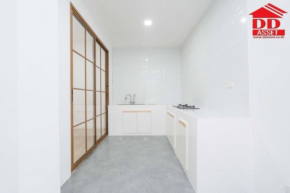 For SaleTownhomeSamut Prakan,Samrong : 2-story townhouse for sale, Lally Ville, Soi Mangkorn-Phraeksa, Samut Prakan, newly renovated, minimalist style, code T8034.