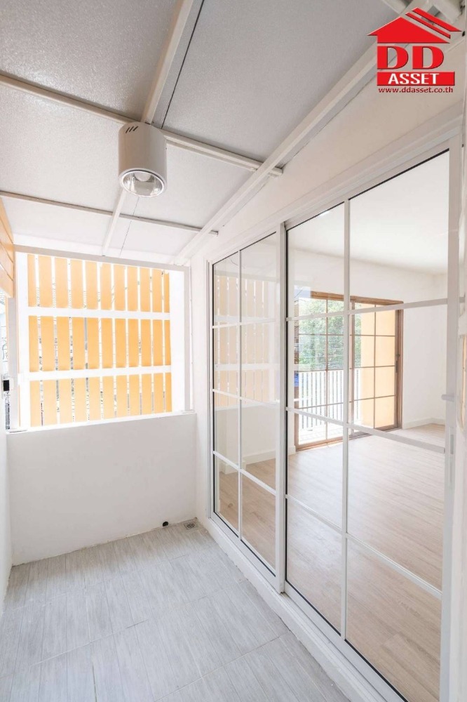 For SaleTownhomeSamut Prakan,Samrong : 2-story townhouse for sale, Lally Ville, Soi Mangkorn-Phraeksa, Samut Prakan, newly renovated, minimalist style, code T8034.