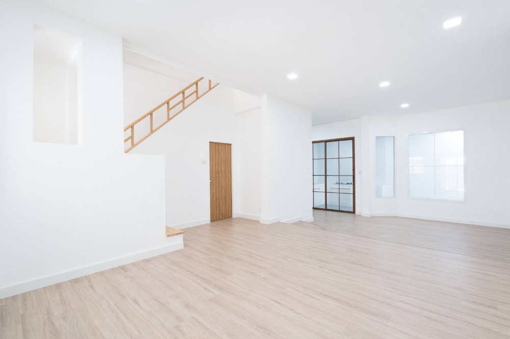 For SaleTownhomeSamut Prakan,Samrong : 2-story townhouse for sale, Lally Ville, Soi Mangkorn-Phraeksa, Samut Prakan, newly renovated, minimalist style, code T8034.