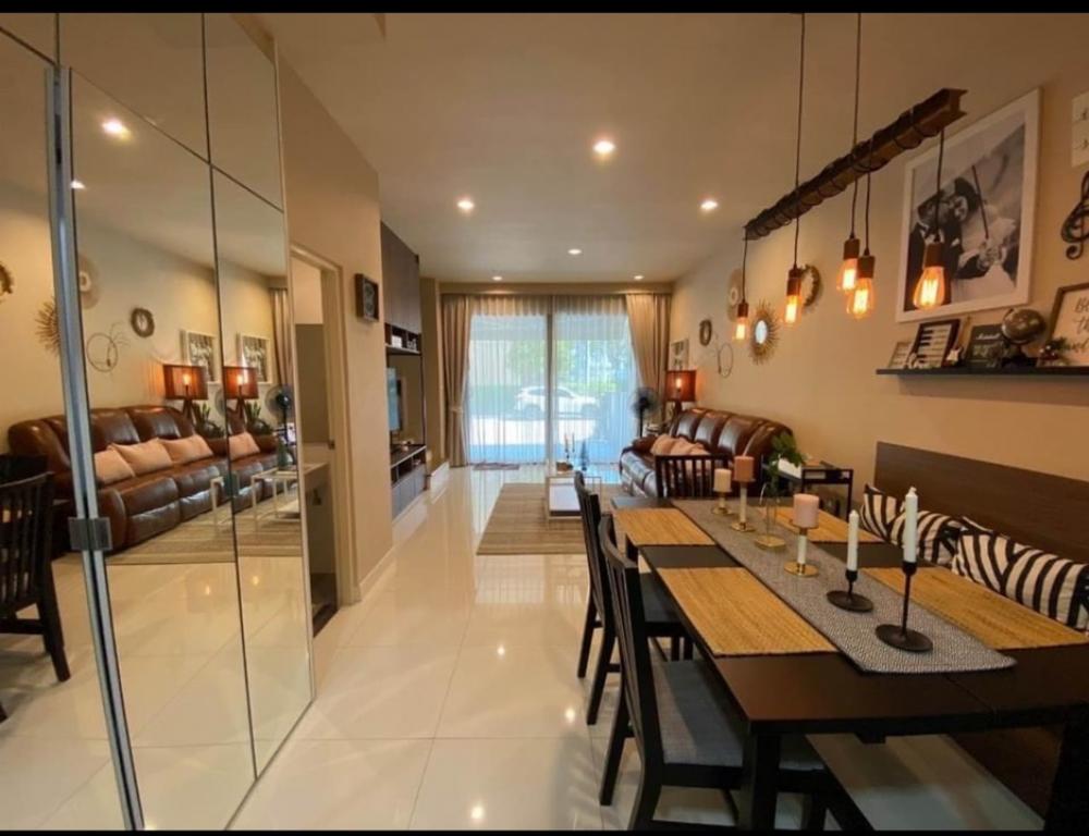 For RentTownhomeMin Buri, Romklao : Rent 3-story townhome, Baan Klang Muang, Rama 9, Krungthep Kreetha 2 bedrooms, 3 bathrooms, 1 walk-in closet, 1 kitchen, 1 large storage room , house area 18 sq m., usable area 152 sq m.