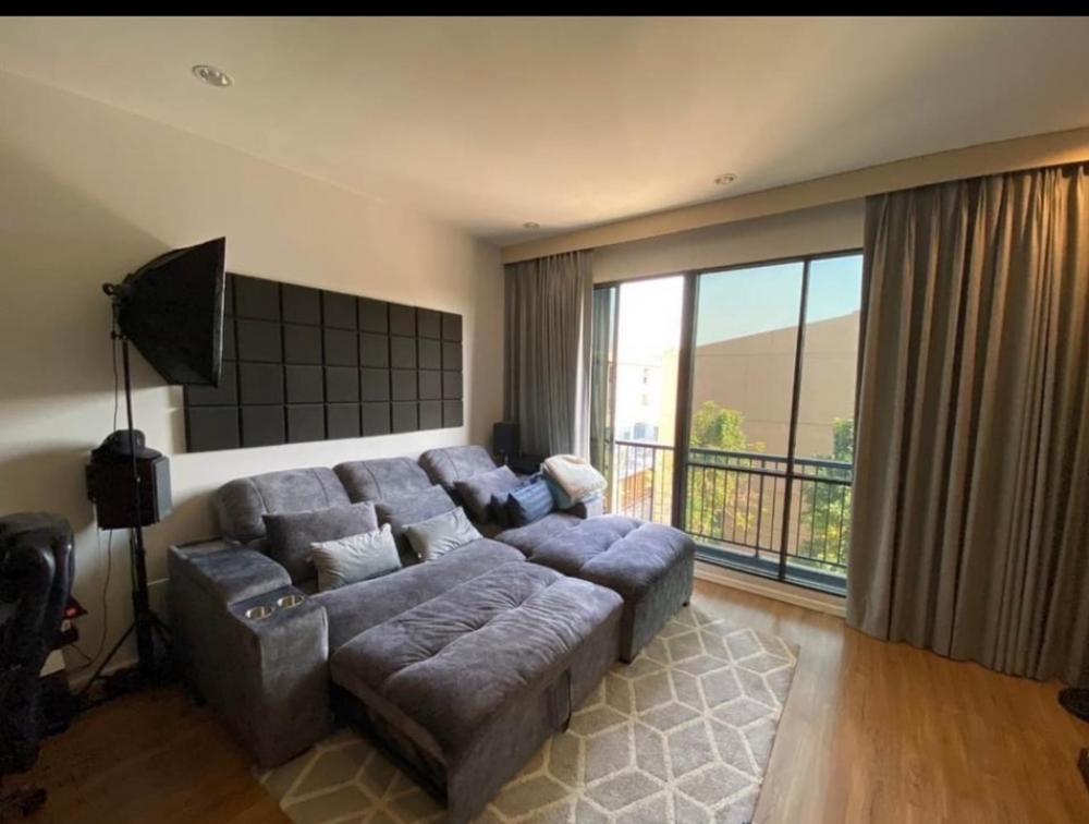 For RentTownhomeMin Buri, Romklao : Rent 3-story townhome, Baan Klang Muang, Rama 9, Krungthep Kreetha 2 bedrooms, 3 bathrooms, 1 walk-in closet, 1 kitchen, 1 large storage room , house area 18 sq m., usable area 152 sq m.