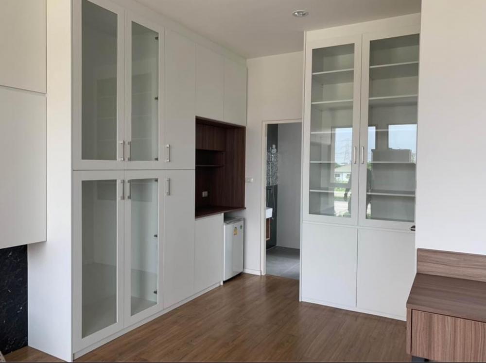 For RentTownhomeMin Buri, Romklao : Rent 3-story townhome, Baan Klang Muang, Rama 9, Krungthep Kreetha 2 bedrooms, 3 bathrooms, 1 walk-in closet, 1 kitchen, 1 large storage room , house area 18 sq m., usable area 152 sq m.