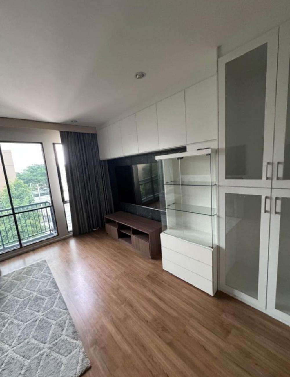 For RentTownhomeMin Buri, Romklao : Rent 3-story townhome, Baan Klang Muang, Rama 9, Krungthep Kreetha 2 bedrooms, 3 bathrooms, 1 walk-in closet, 1 kitchen, 1 large storage room , house area 18 sq m., usable area 152 sq m.