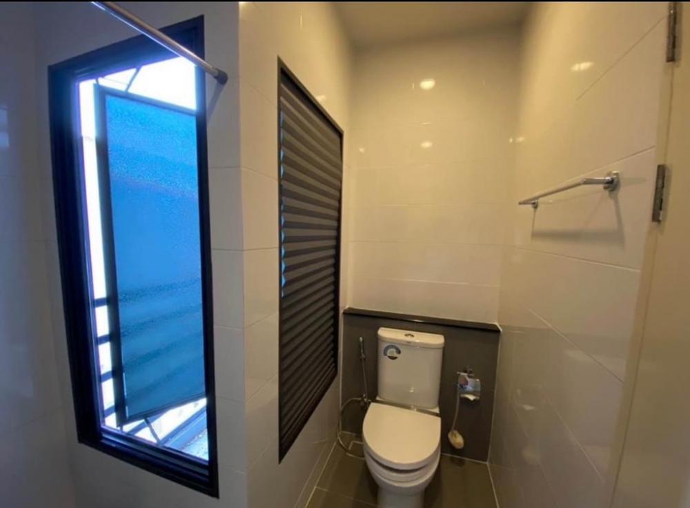 For RentTownhomeMin Buri, Romklao : Rent 3-story townhome, Baan Klang Muang, Rama 9, Krungthep Kreetha 2 bedrooms, 3 bathrooms, 1 walk-in closet, 1 kitchen, 1 large storage room , house area 18 sq m., usable area 152 sq m.