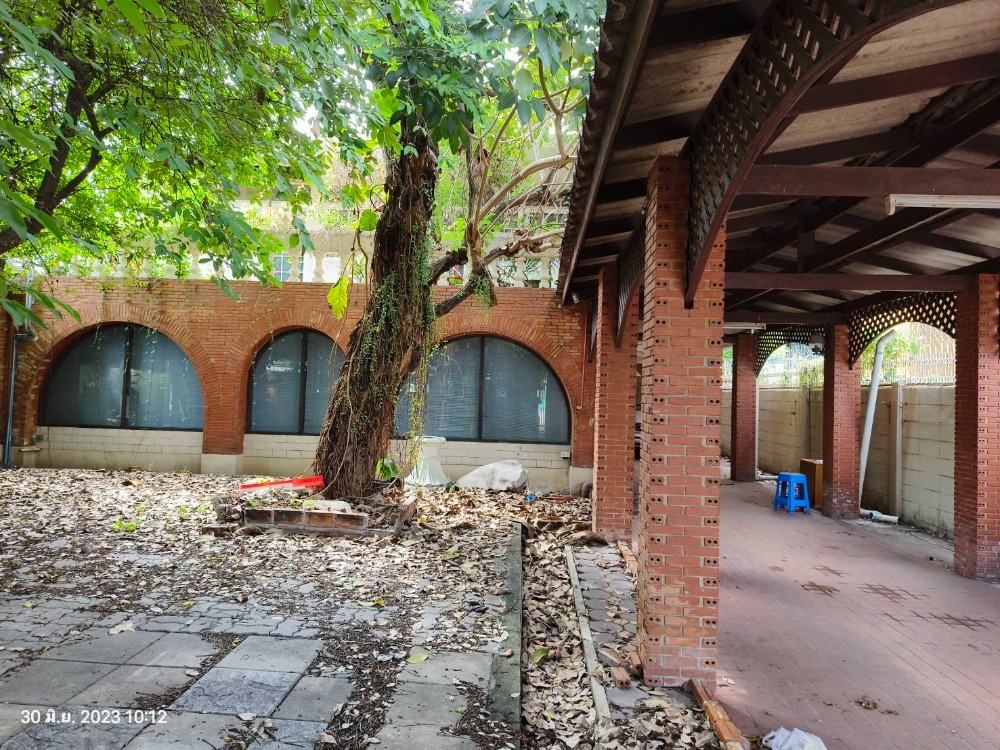 For SaleLandSukhumvit, Asoke, Thonglor : 💥Urgent Land with old house Sukhumvit 71 Pridi 26 Near BTS Ekkamai/ Phrakhanong easy acees to Thonglor Rama 9 Rama 4 road