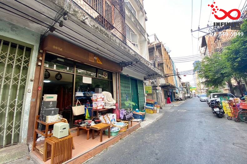 For SaleShop HouseSilom, Saladaeng, Bangrak : Commercial building for sale, 5.5 floors, 10 square meters, Silom Road, Soi Silom 22.