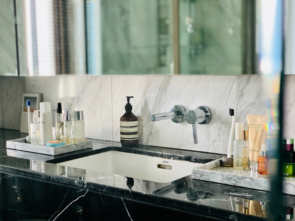 ขายคอนโดสีลม ศาลาแดง บางรัก : Saladaeng One【𝐒𝐄𝐋𝐋】🔥ห้องสไตล์ Luxury ตกแต่งด้วยหินอ่อน ห้องวิวดี โปร่งโล่งสบาย เครื่องใช้ครบ พร้อมเข้าอยู่!🔥 ติดต่อไลน์ไอดี: @hacondo