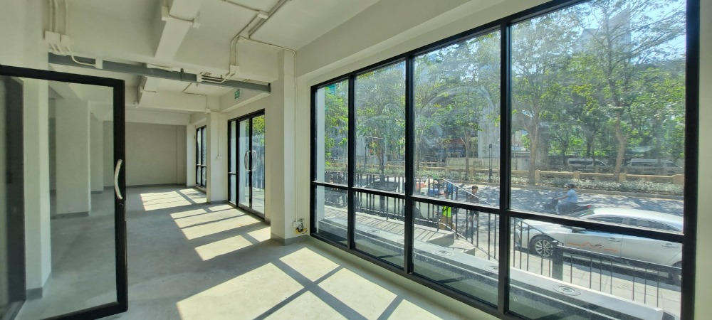 ให้เช่าอาคารพาณิชย์สีลม ศาลาแดง บางรัก : ให้เช่าอาคารใหม่พร้อมลิฟท์ ติด BTS สีลม-สาทร ** NO CO-AGENT **