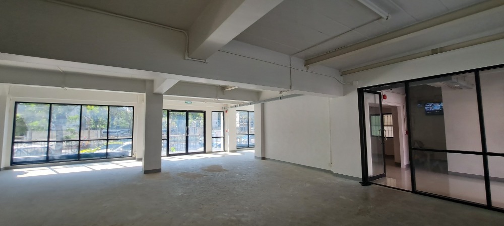 ให้เช่าอาคารพาณิชย์สีลม ศาลาแดง บางรัก : ให้เช่าอาคารใหม่พร้อมลิฟท์ ติด BTS สีลม-สาทร ** NO CO-AGENT **