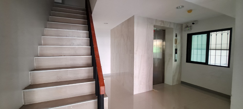 ให้เช่าอาคารพาณิชย์สีลม ศาลาแดง บางรัก : ให้เช่าอาคารใหม่พร้อมลิฟท์ ติด BTS สีลม-สาทร ** NO CO-AGENT **