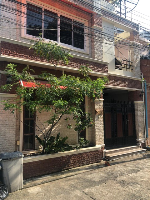 For SaleTownhomeSukhumvit, Asoke, Thonglor : 2-Storey Townhouse For Sale, 28 sqw. @Sukhumvit 39, Phrom Phong Area