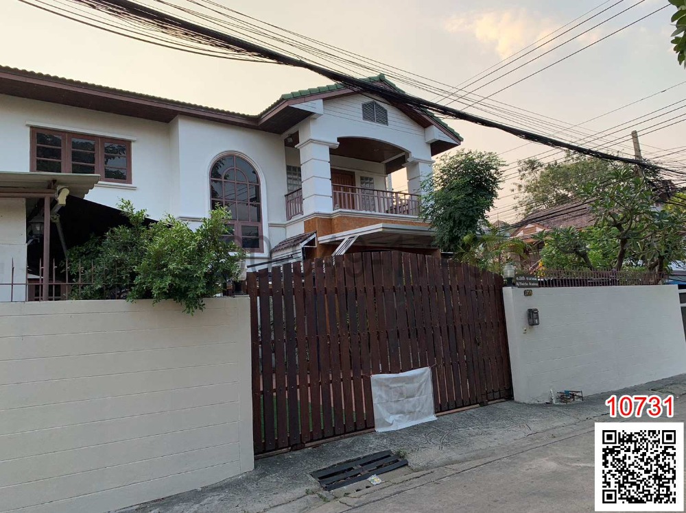 For RentHouseOnnut, Udomsuk : Single house for rent, Soi Udomsuk 42, Sukhumvit Road 103, near BTS Udomsuk and the Yellow Line. Srinakarin Station