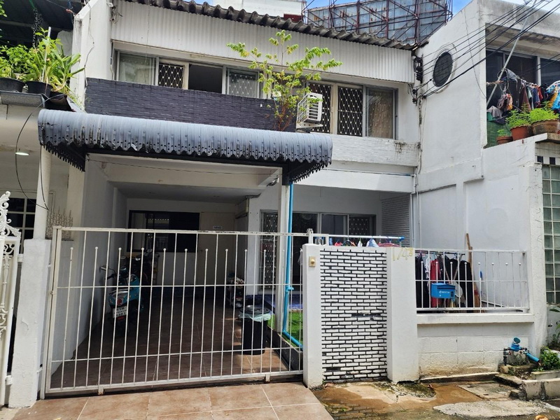 For SaleTownhomeSukhumvit, Asoke, Thonglor : 2-Story Townhouse for Sale, size 25 sqw, 3 bedrooms, Phrom Phong area.