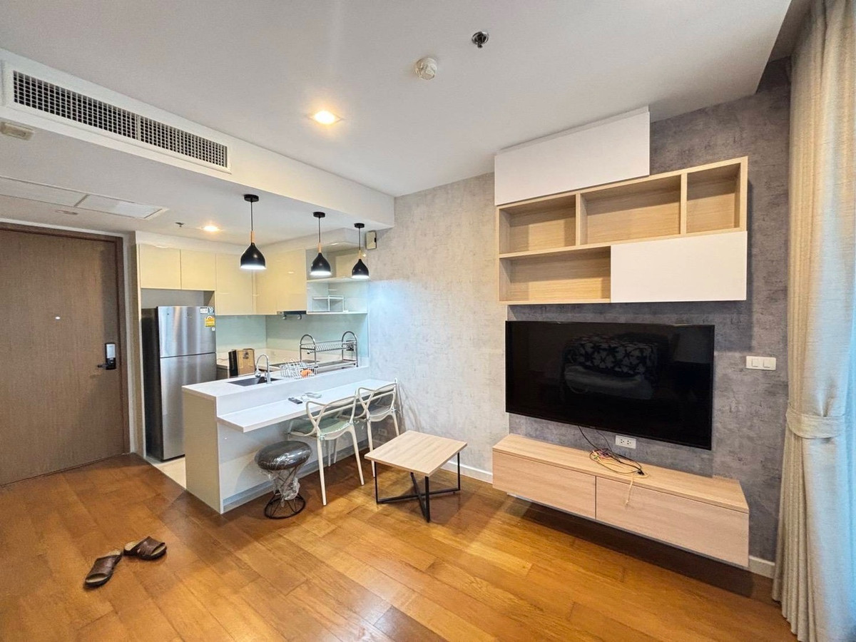 For RentCondoWongwianyai, Charoennakor : Very nice decorated room for rent, 18,000 baht, never rented out, high floor at Bright Wongwian Yai Condo.