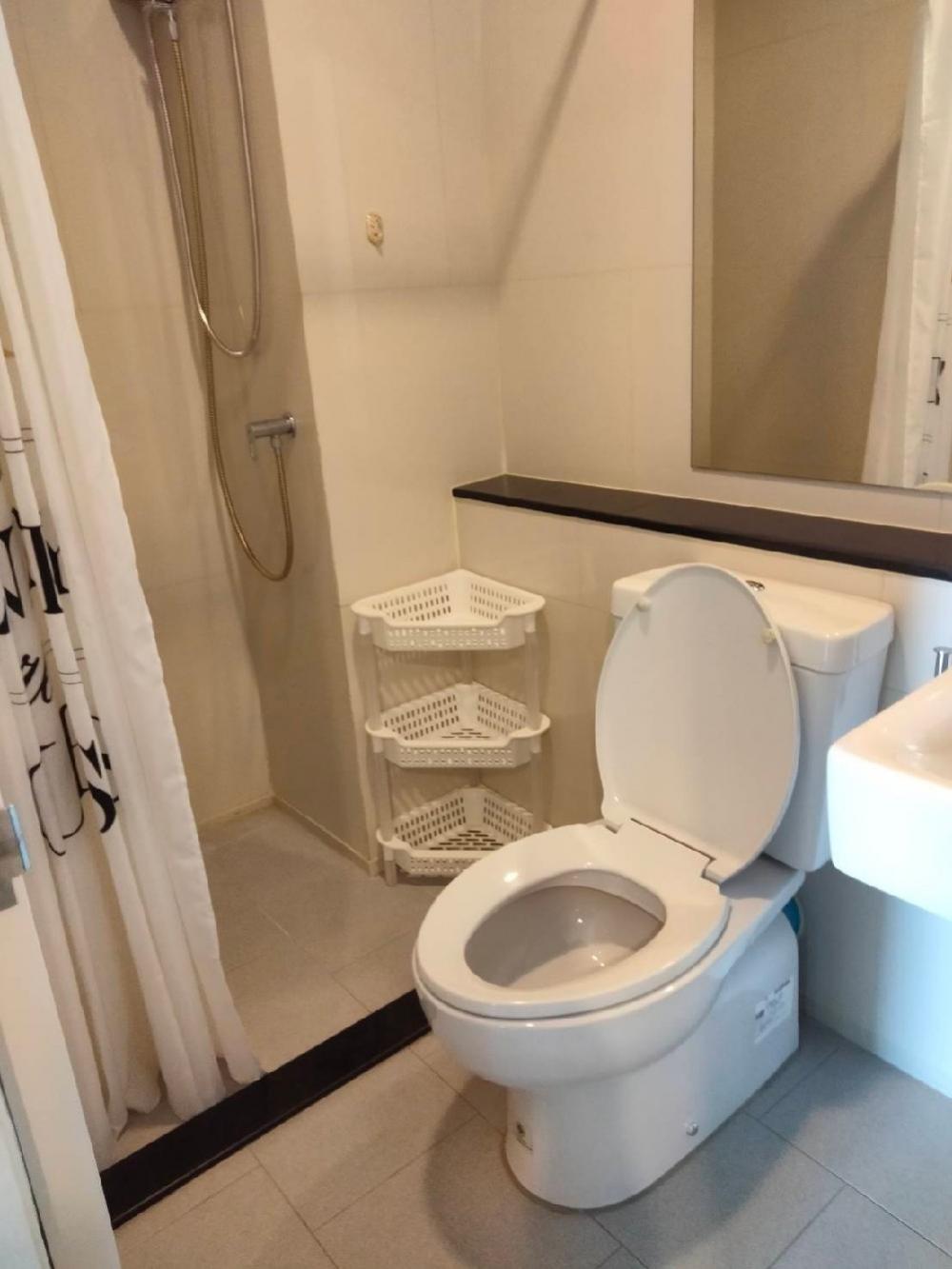 For RentCondoSamut Prakan,Samrong : 🎉🎉Very cheap!! Big room, great value 📣 Condo for rent Aspire Erawan 🏢 @BTS Erawan 🚈 city view with complete furniture and electrical appliances, ready to move in, only 10,000/month.