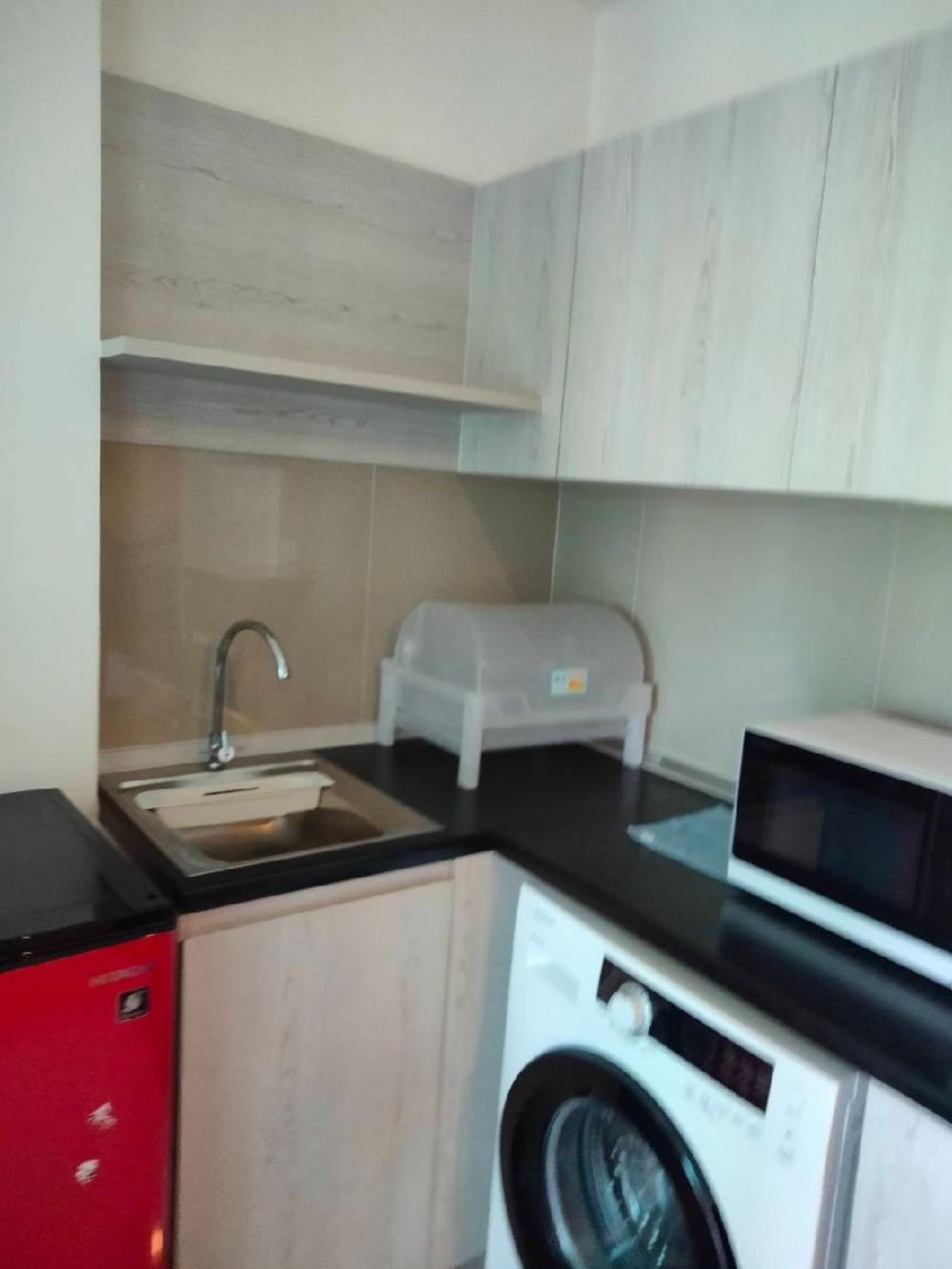 For RentCondoSamut Prakan,Samrong : 🎉🎉Very cheap!! Big room, great value 📣 Condo for rent Aspire Erawan 🏢 @BTS Erawan 🚈 city view with complete furniture and electrical appliances, ready to move in, only 10,000/month.