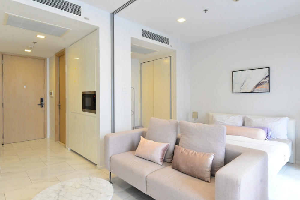 ขายคอนโดนานา : for sell Hyde sukhumvit11 low floow great price 5.9 M (s03-1118)