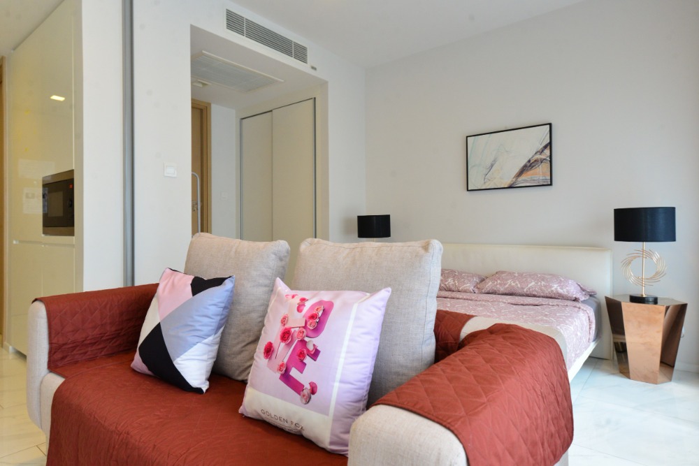 ขายคอนโดนานา : for sell Hyde sukhumvit11 low floow great price 5.9 M (s03-1118)