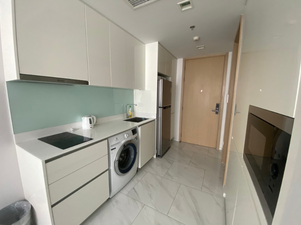 ขายคอนโดนานา : for sell Hyde sukhumvit11 low floow great price 5.9 M (s03-1118)