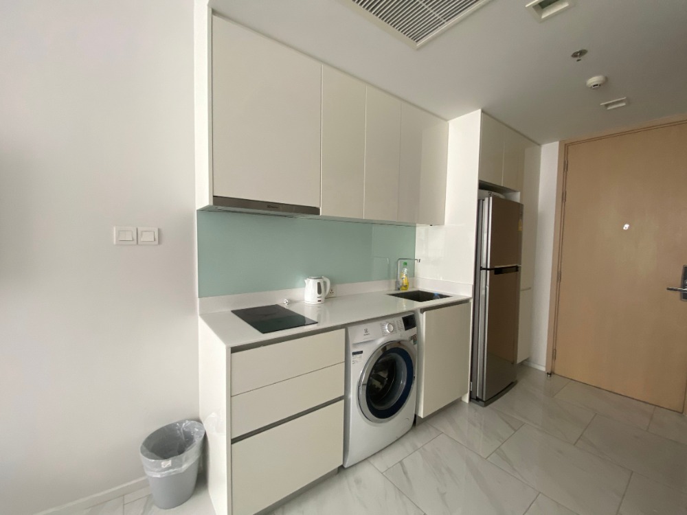 ขายคอนโดนานา : for sell Hyde sukhumvit11 low floow great price 5.9 M (s03-1118)