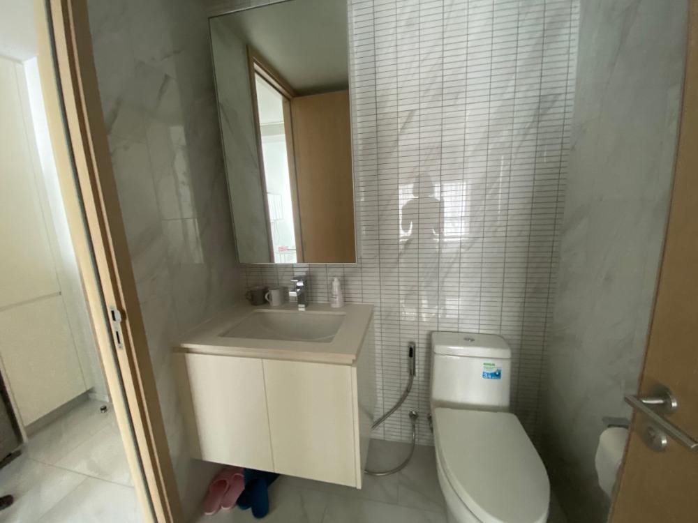 ขายคอนโดนานา : for sell Hyde sukhumvit11 low floow great price 5.9 M (s03-1118)