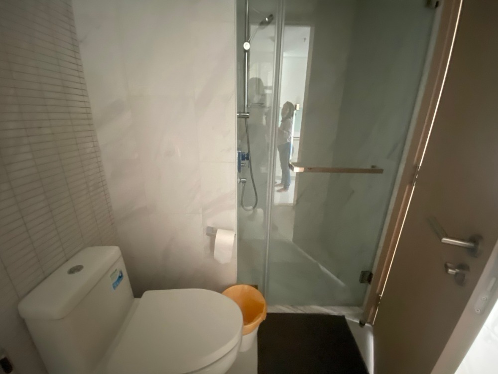 ขายคอนโดนานา : for sell Hyde sukhumvit11 low floow great price 5.9 M (s03-1118)