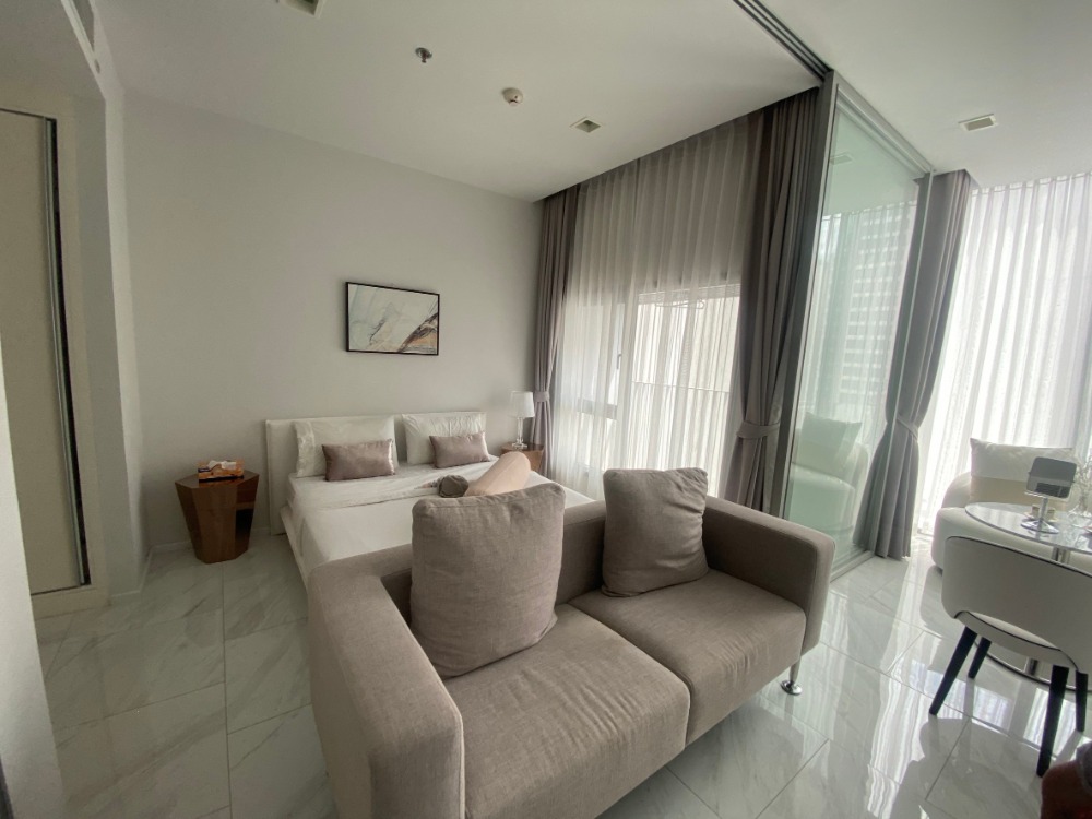 ขายคอนโดนานา : for sell Hyde sukhumvit11 low floow great price 5.9 M (s03-1118)