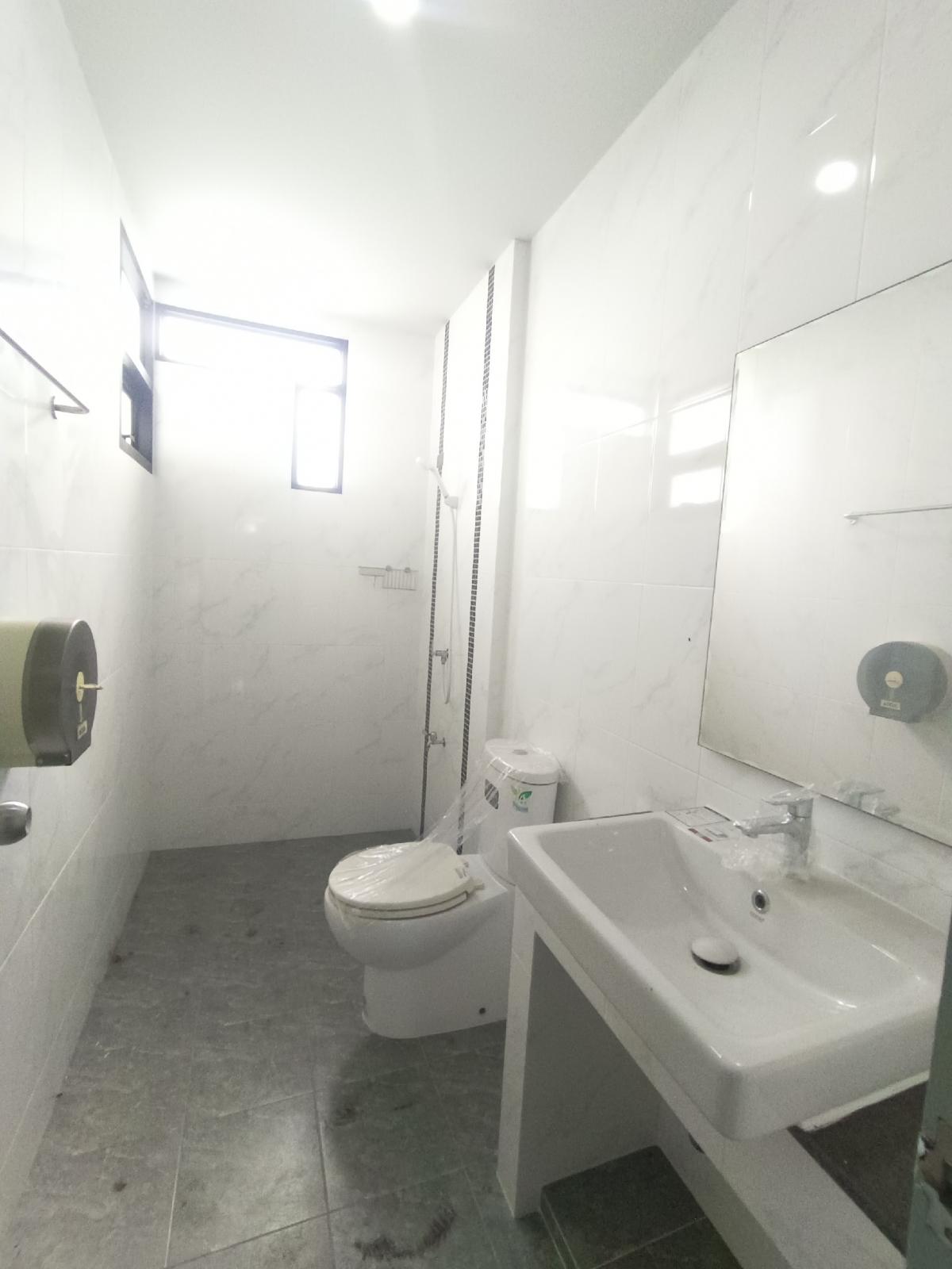 ขายโฮมออฟฟิศลาดกระบัง สุวรรณภูมิ : อาคารพาณิชย์ ออฟฟิศ สำนักงาน 3 ชั้น ฉลองกรุง ลาดกระบัง