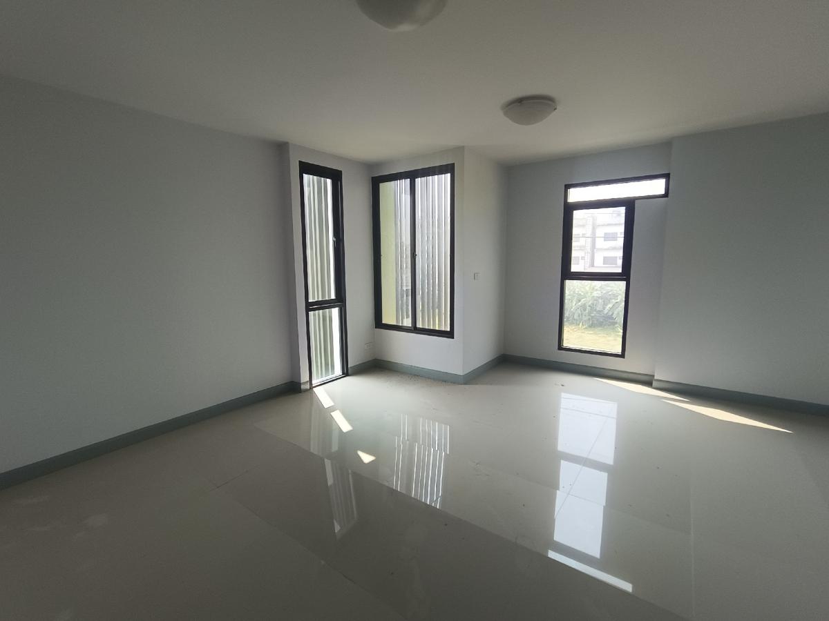 ขายโฮมออฟฟิศลาดกระบัง สุวรรณภูมิ : อาคารพาณิชย์ ออฟฟิศ สำนักงาน 3 ชั้น ฉลองกรุง ลาดกระบัง