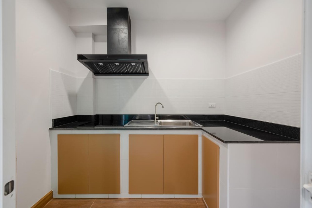 ขายทาวน์โฮมโชคชัย4 ลาดพร้าว71 : 👇ขายพร้อมผู้เช่า 19 ตุลาคม 2569
ทาวน์โฮมรีโนเวทใหม่ โมเดิร์นลอฟท์สไตล์ ใกล้ The Crystal Ekkamai-Ram Inthra และ Central Eastville