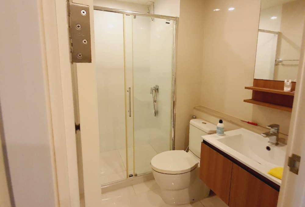 For RentCondoSathorn, Narathiwat : For rent 🔥Fuse Chan - Sathorn🔥, convenient travel, near BTS Chong Nonsi, complete with furniture and electrical appliances.