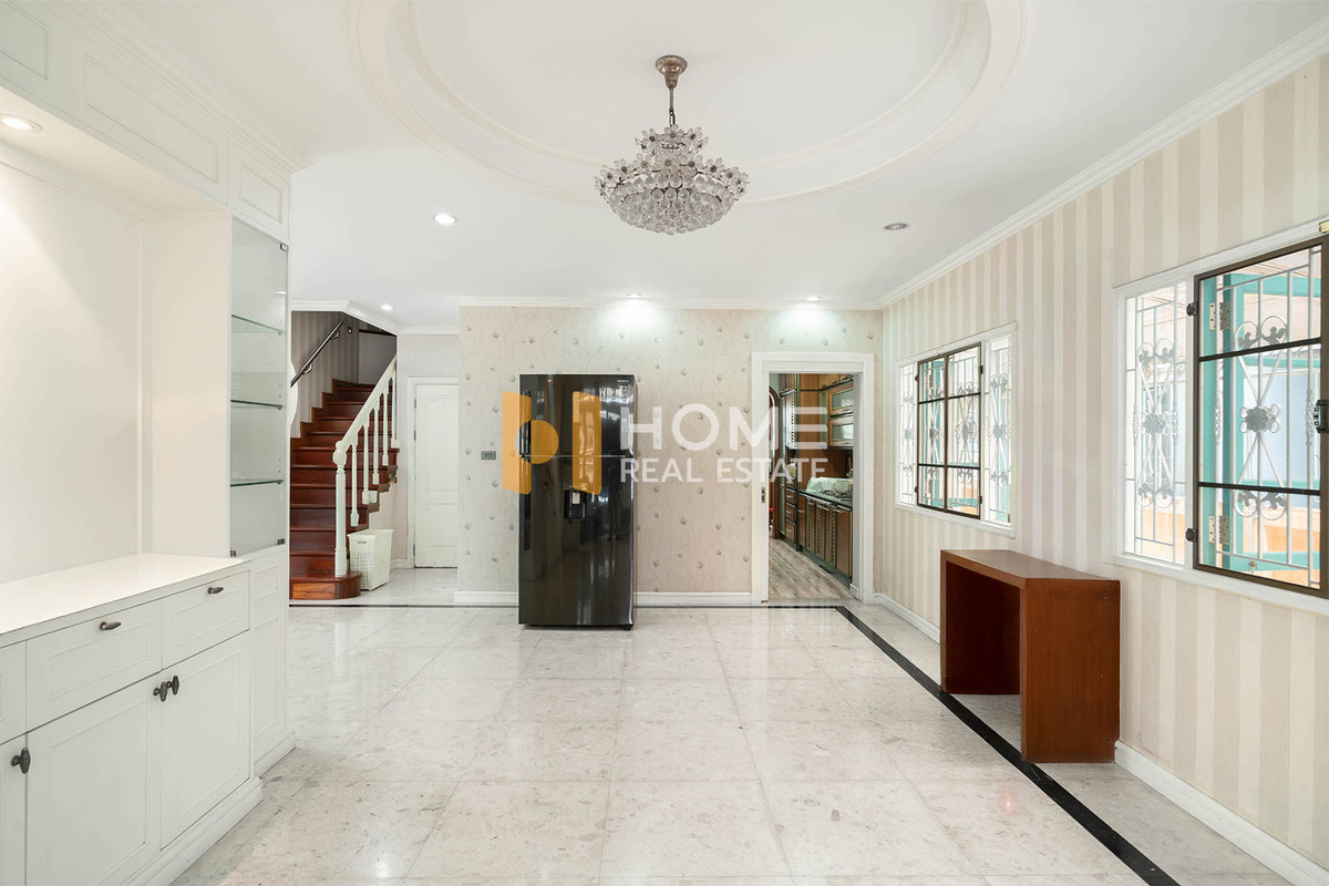 ขายบ้านมีนบุรี-ร่มเกล้า : หลังใหญ่ ดีลดีสุด 🔥 พาร์คเวย์ ชาเล่ต์ รามคำแหง / 3 ห้องนอน (ขาย), Parkway Chalet Ramkhamhaeng / 3 Bedrooms (FOR SALE) AA292