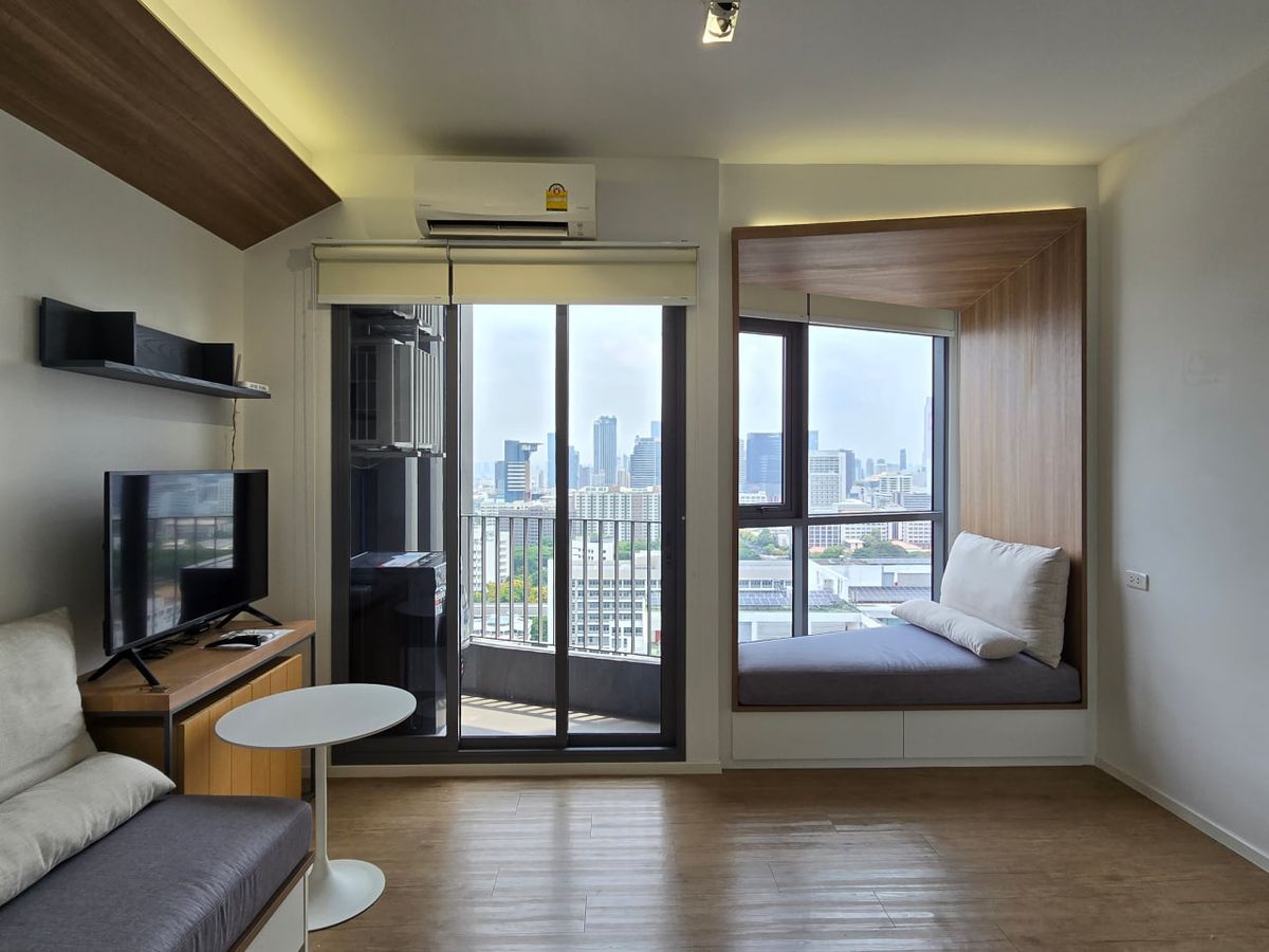 ให้เช่าคอนโดสยาม จุฬา สามย่าน : Triple Y Residence【𝐑𝐄𝐍𝐓】🔥ห้องใหม่เอี่ยม! คอนโดบนสามย่านมิตรทาวน์ เฟอร์นิเจอร์พร้อม ส่วนกลางครบครัน เดินทางสะดวก 🔥ติดต่อไลน์ไอดี: @hacondo